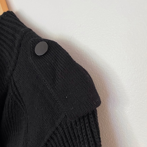 Banana Republic Sweater - Picture 3 of 5